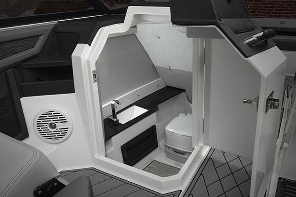 Cobalt R8 Surf Walkers Point Marina