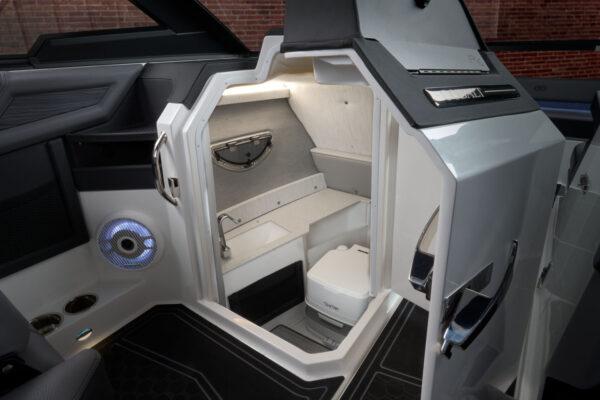 Cobalt R8 Surf Walkers Point Marina