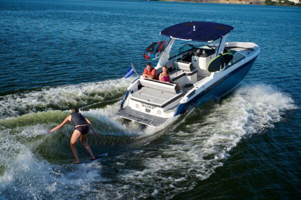 Cobalt R8 Surf Walkers Point Marina