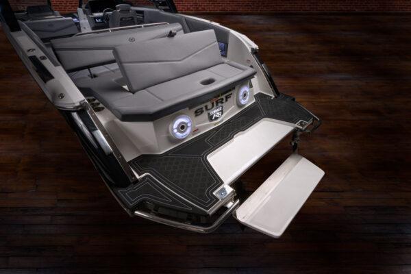 Cobalt R8 Surf Walkers Point Marina